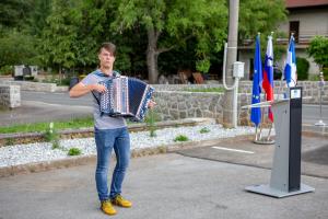 podpis in otv ceste-76